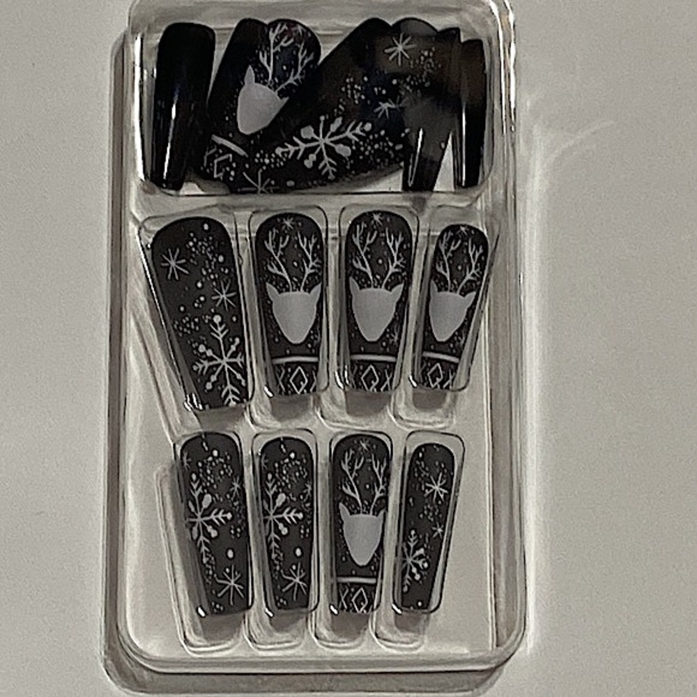 Magic Fingertips Press On Nails Christmas Reindeer Matte Black Coffin Style